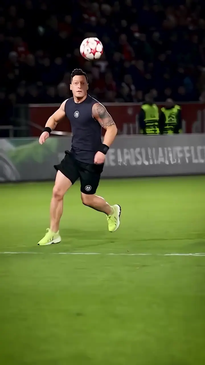 Which photo works best for an Ozil goal AI video?